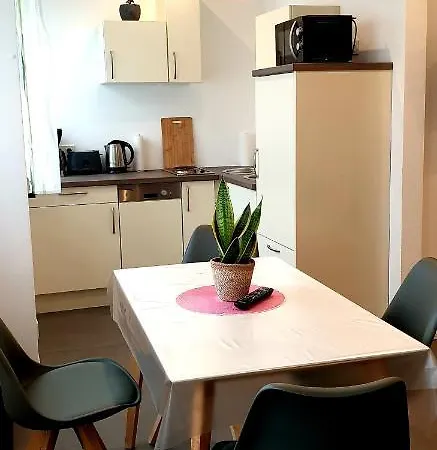 Weingut U. Gaestehaus Becker 3* Platten