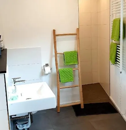 Weingut U. Gaestehaus Becker 3* Platten