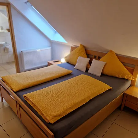 Weingut U. Gaestehaus Becker Gasthuis 3*