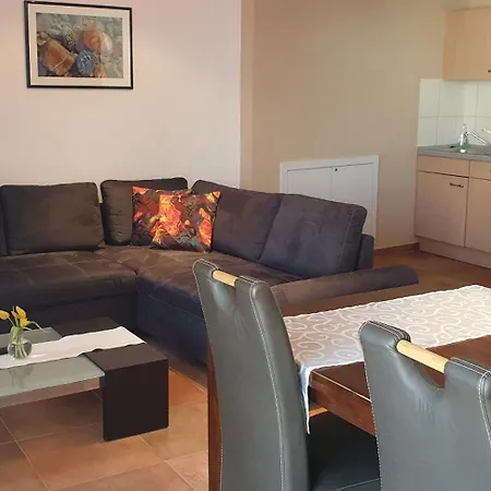 Weingut U. Gaestehaus Becker Gasthuis