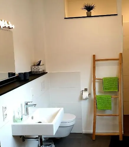 Weingut U. Gaestehaus Becker 3* Platten