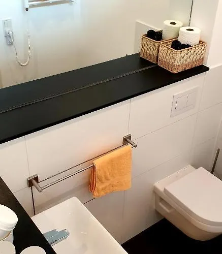 Weingut U. Gaestehaus Becker 3* Platten