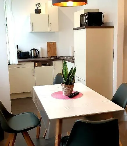 Weingut U. Gaestehaus Becker 3* Platten