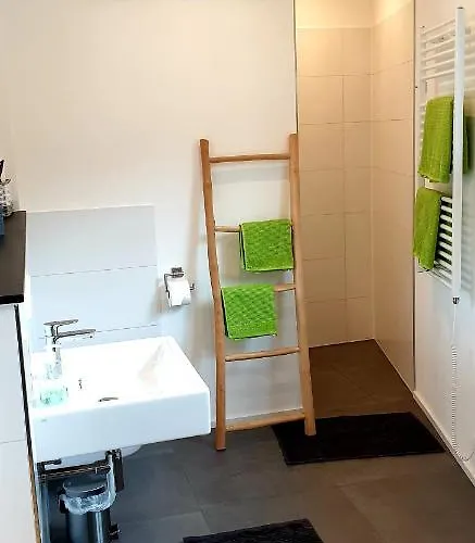 Weingut U. Gaestehaus Becker 3* Platten