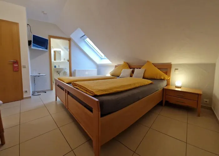 Weingut U. Gaestehaus Becker Gæstehus Platten