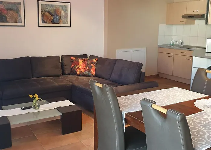 Weingut U. Gaestehaus Becker Gæstehus